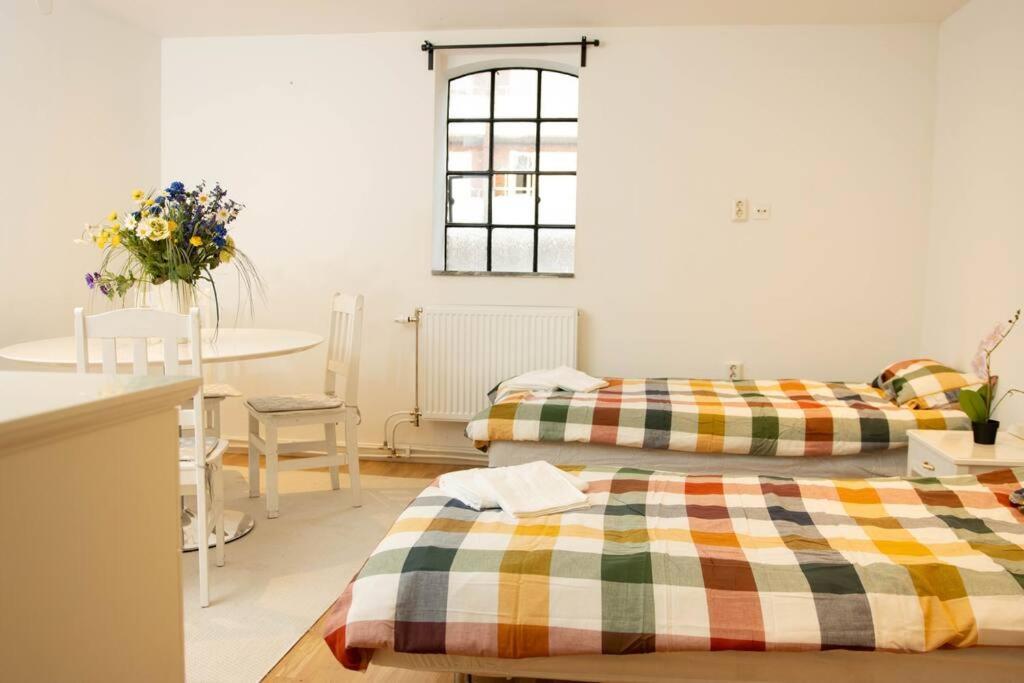 Historical Malt Factory Apartment, 6 Bedrooms, Sleeps 12 , Hot Tub هيلسينجبورج المظهر الخارجي الصورة