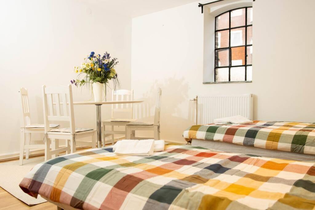 Historical Malt Factory Apartment, 6 Bedrooms, Sleeps 12 , Hot Tub هيلسينجبورج المظهر الخارجي الصورة